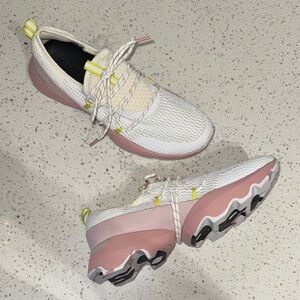 Unworn Sorel kinetic impact Sneakers